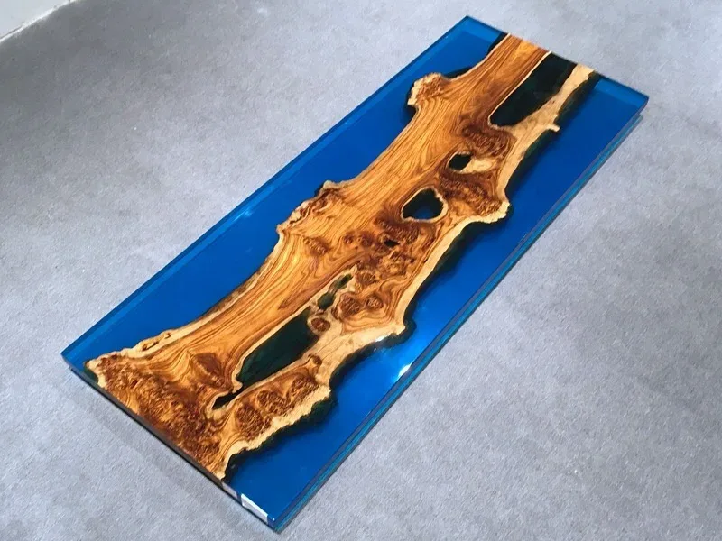 Plateau de table epoxy Authion, résine bleue — ATELIER RIVIÈRE, fabrication à la commande