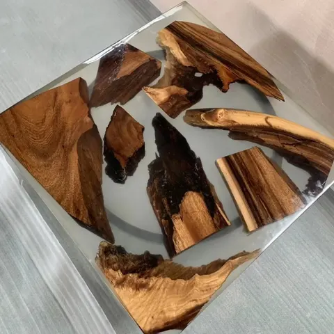 Plateau de table epoxy carré Andelle, résine transparente — plateaux epoxy