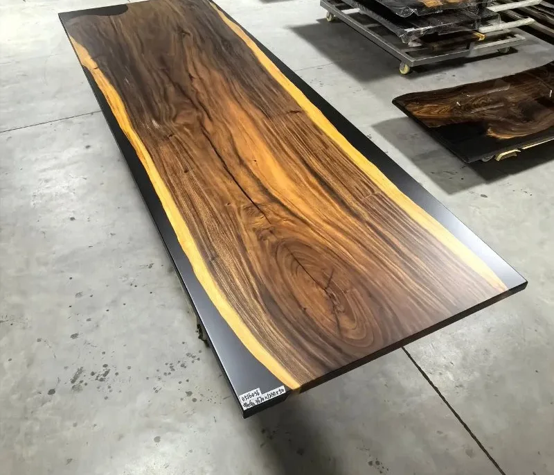 Plateau de table epoxy Cère, résine noire — ATELIER RIVIÈRE, fabrication à la commande