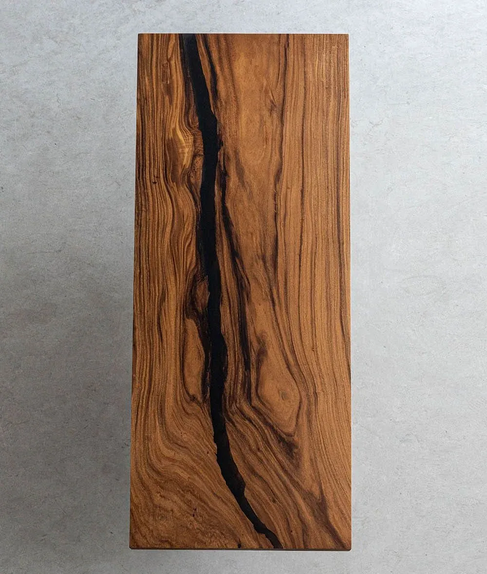 Plateau de table epoxy Dranse, résine noire — ATELIER RIVIÈRE, fabrication à la commande