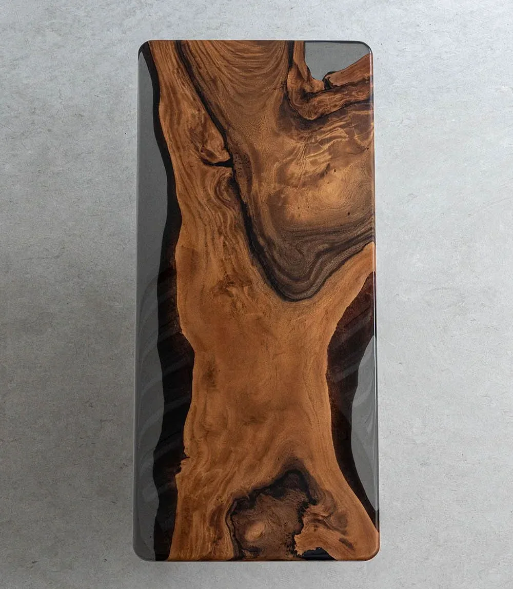 Plateau de table epoxy Giffre, résine noire — ATELIER RIVIÈRE, fabrication à la commande