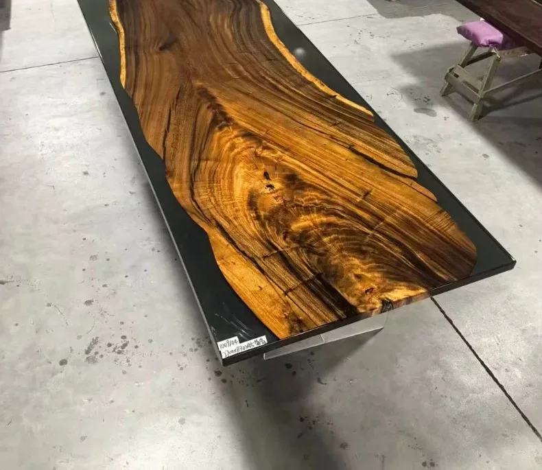Plateau de table epoxy Maronne, résine noire — ATELIER RIVIÈRE, fabrication à la commande