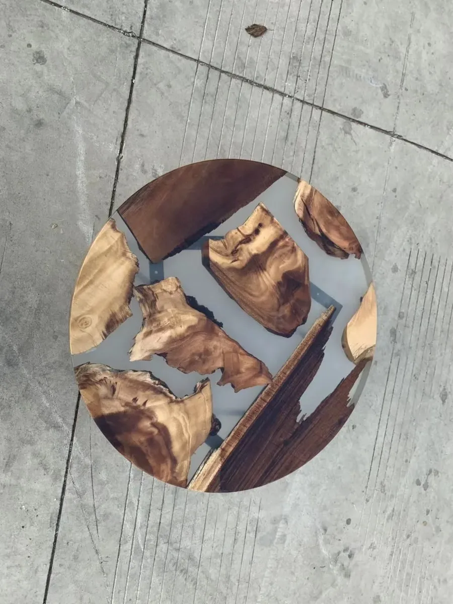 Plateau de table epoxy rond Eure, résine transparente — ATELIER RIVIÈRE, fabrication à la commande