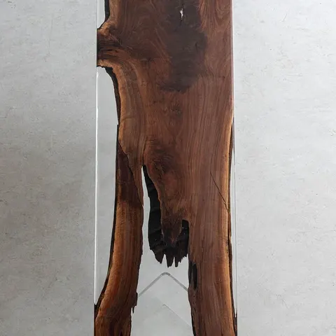 Plateau de table epoxy Sélune, résine transparente