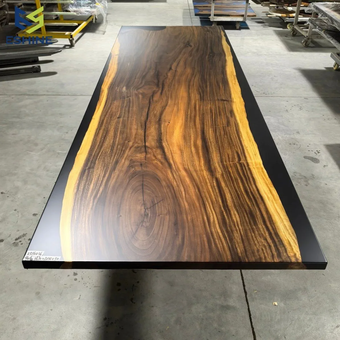 Plateau de table epoxy Tarn, résine noire — ATELIER RIVIÈRE, fabrication à la commande