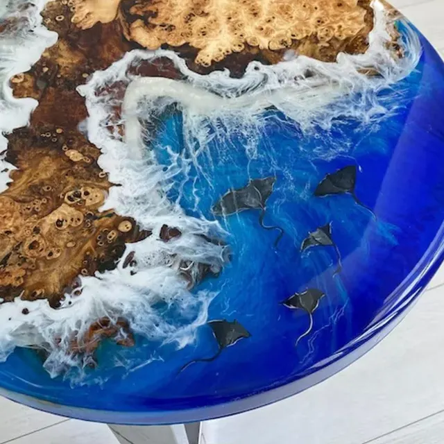 Plateau de table océan rond Célé, résine bleue — plateaux epoxy