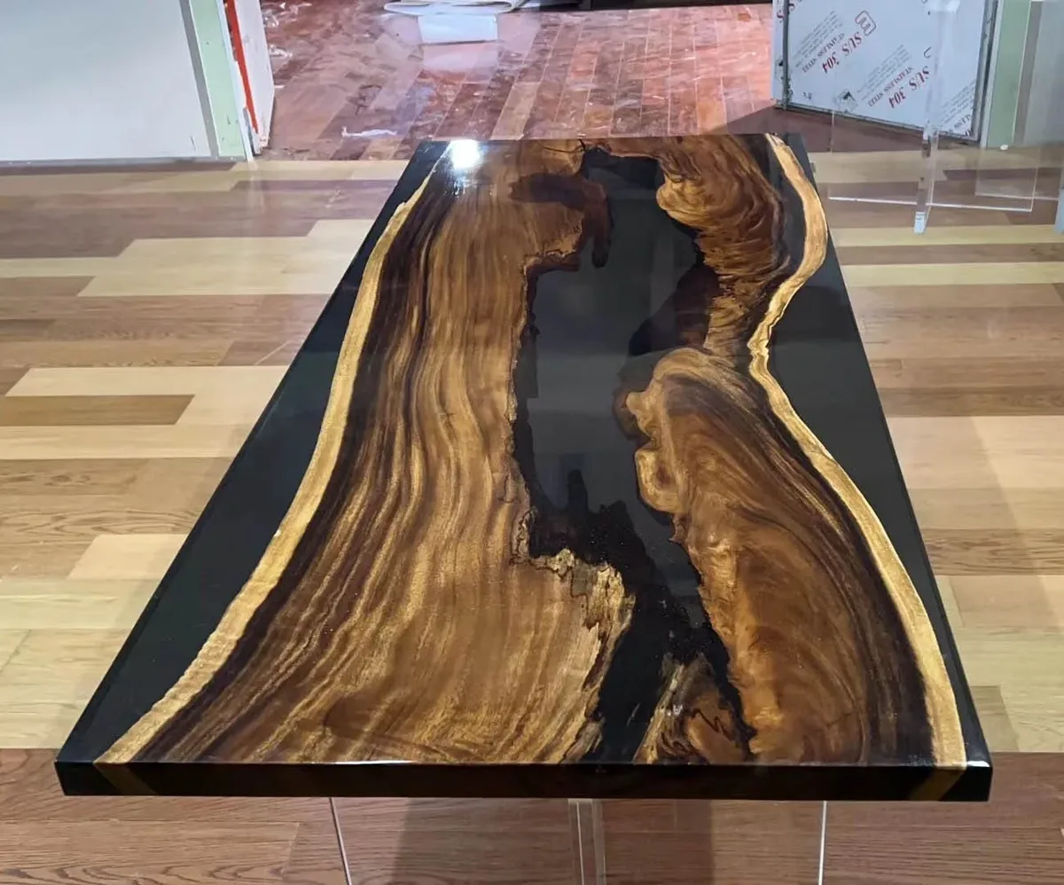 Plateau de table rivière Aisne, résine noire — ATELIER RIVIÈRE, fabrication à la commande