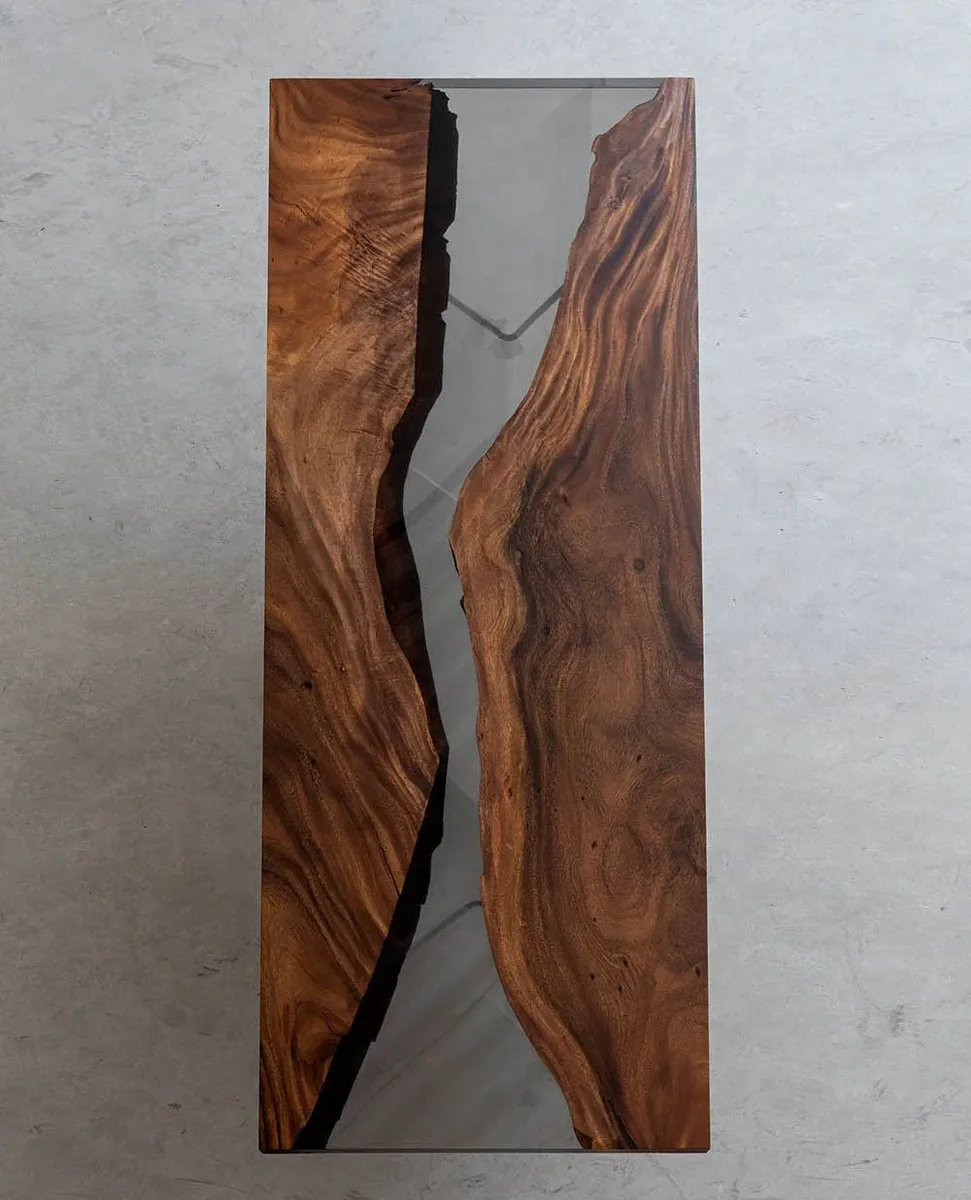 Plateau de table rivière Arly, résine transparente — ATELIER RIVIÈRE, fabrication à la commande