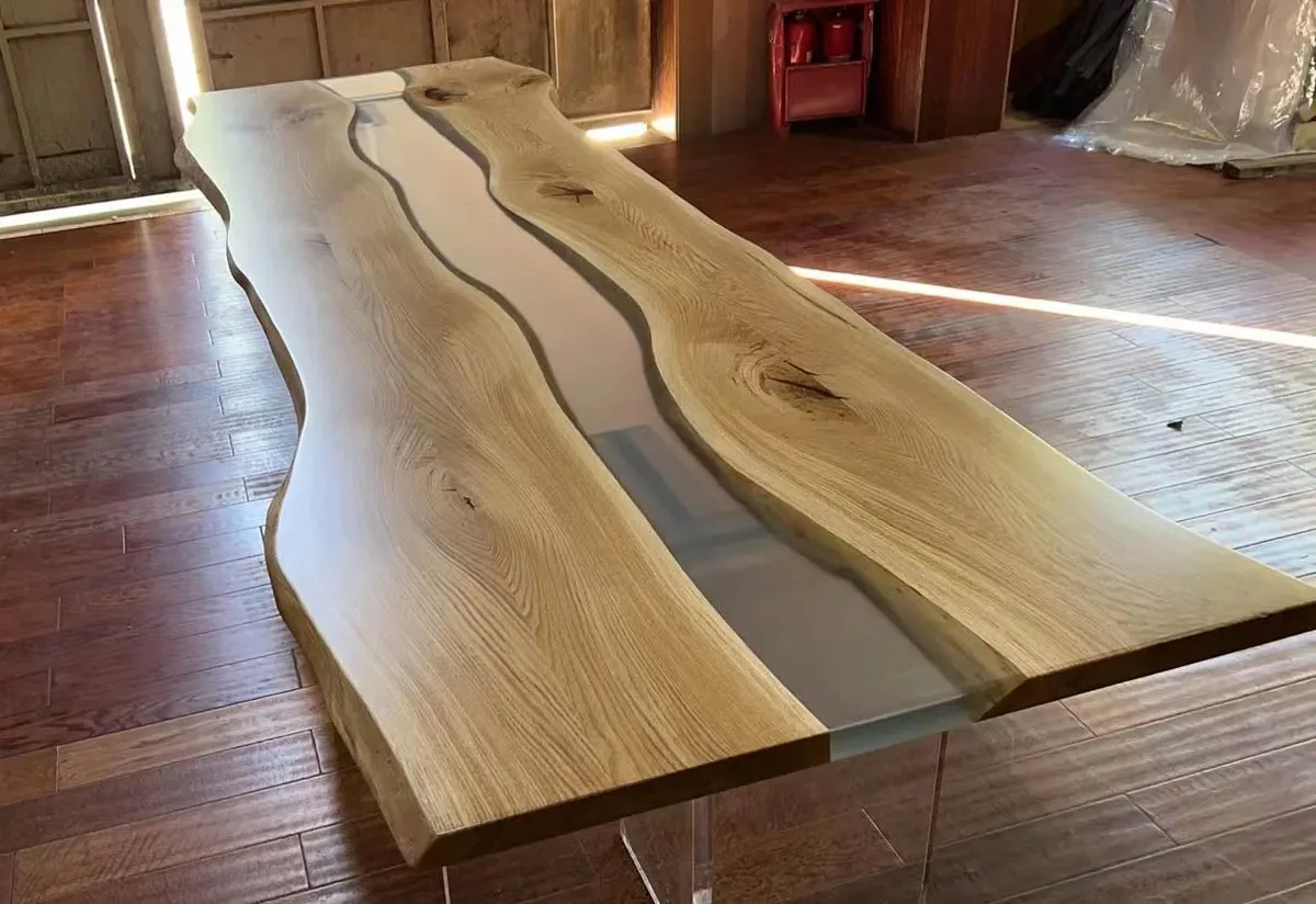 Plateau de table rivière Armançon, résine noire — ATELIER RIVIÈRE, fabrication à la commande