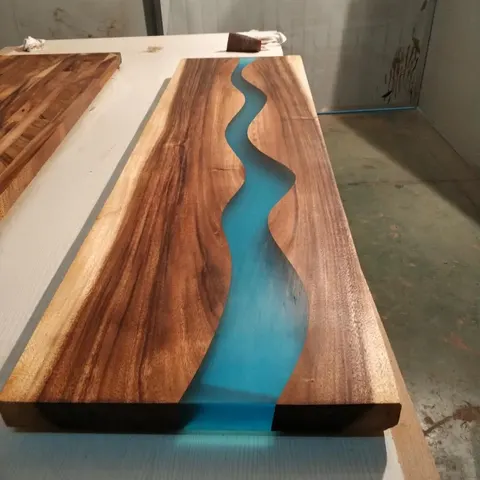 Plateau de table rivière Aulne, résine bleue — plateaux epoxy