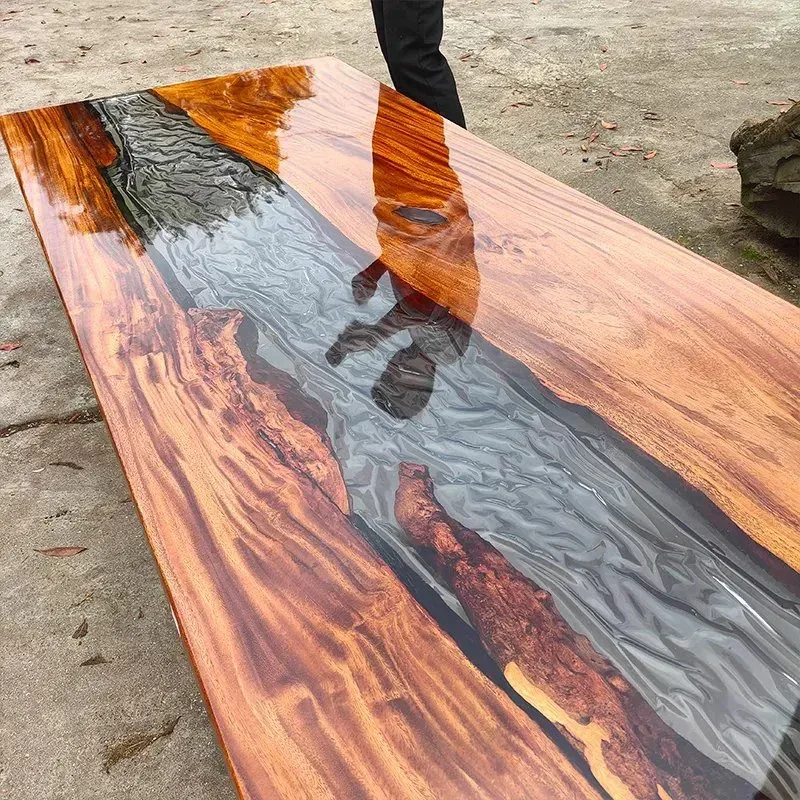Plateau de table rivière Boutonne, résine transparente — ATELIER RIVIÈRE, fabrication à la commande