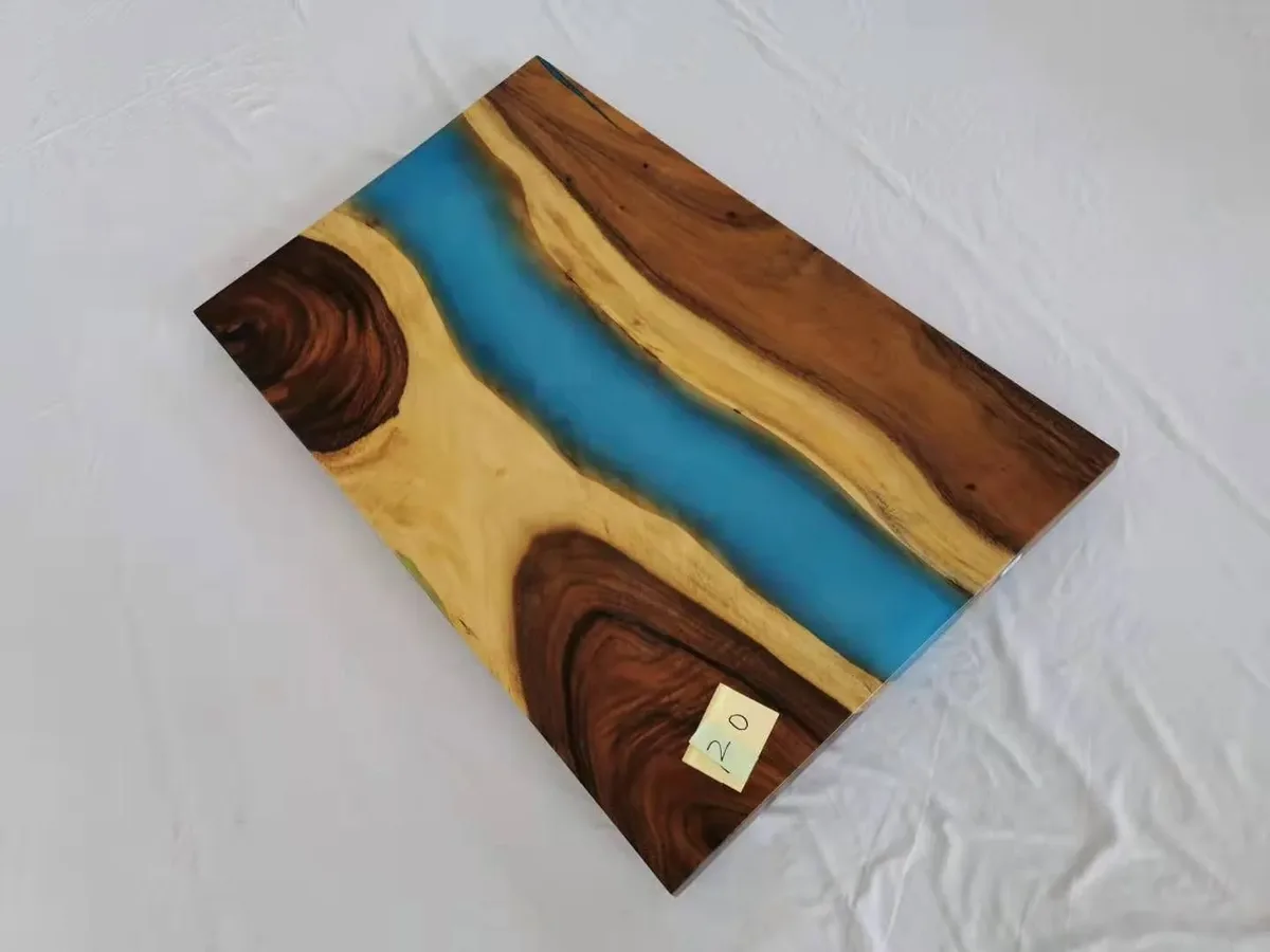 Plateau de table rivière Canche, résine bleue — ATELIER RIVIÈRE, fabrication à la commande