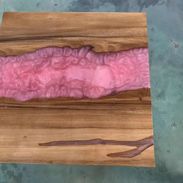 Plateau de table rivière carré Yonne, résine colorée — plateaux epoxy
