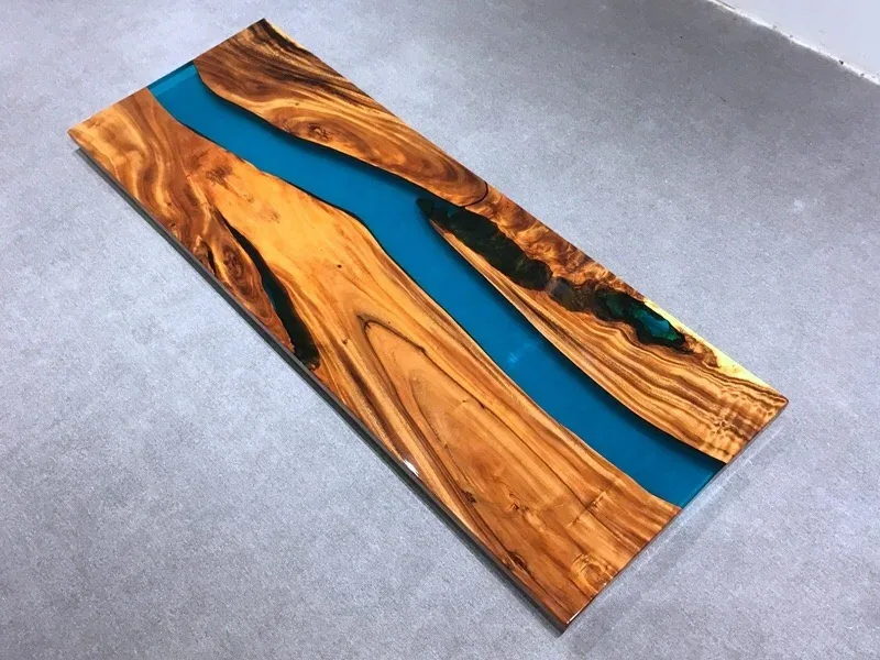 Plateau de table rivière Chiers, résine bleue — ATELIER RIVIÈRE, fabrication à la commande