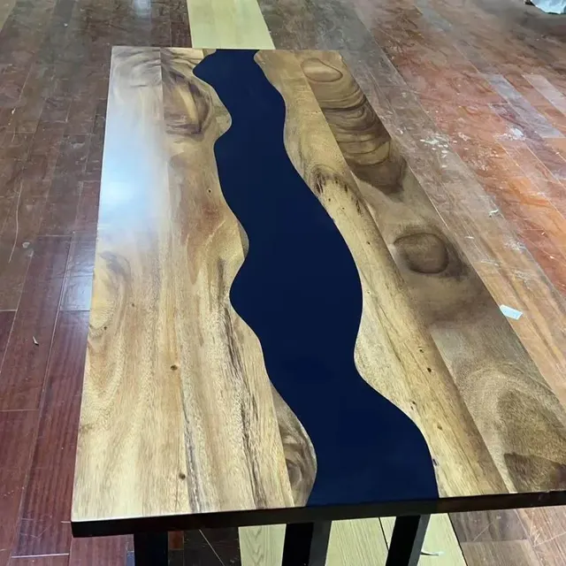 Plateau de table rivière Couesnon, résine noire — plateaux epoxy