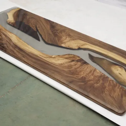 Plateau de table rivière Cure, résine noire — plateaux epoxy