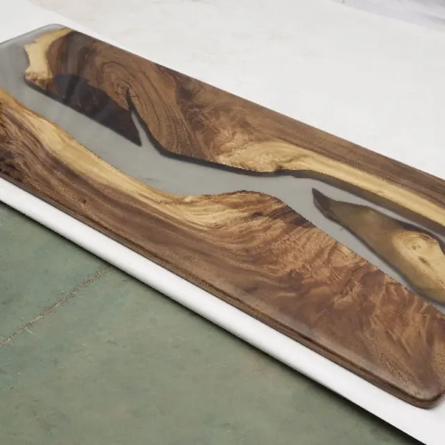 Plateau de table rivière Cure, résine noire — plateaux epoxy