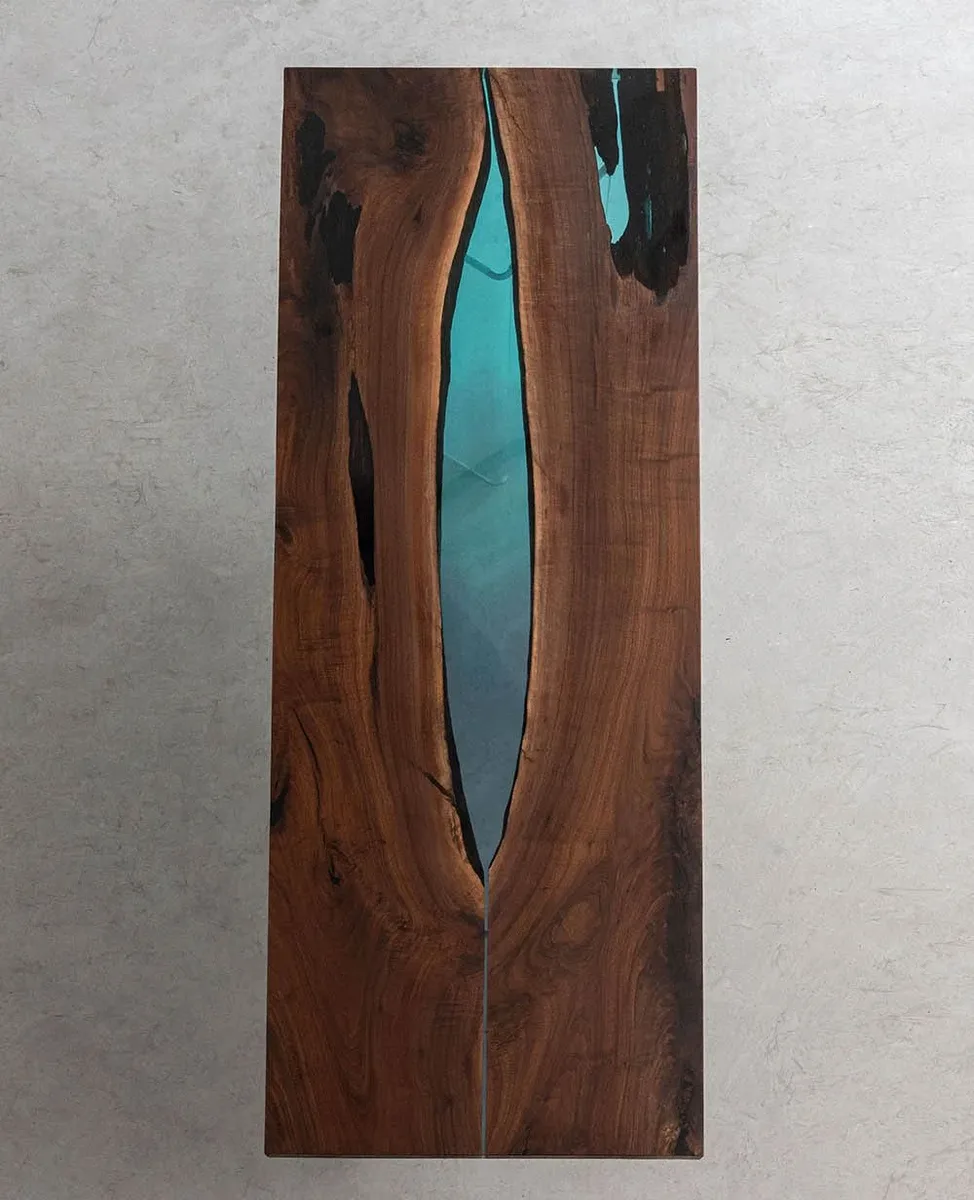 Plateau de table rivière Drac, résine verte — ATELIER RIVIÈRE, fabrication à la commande