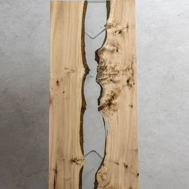Plateau de table rivière Gardon teinte chêne, résine transparente — plateaux epoxy