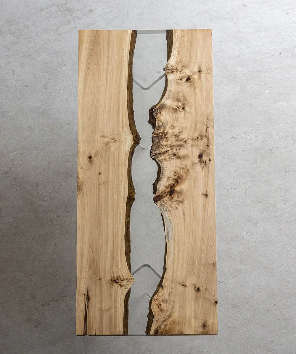 Plateau de table rivière Gardon teinte chêne, résine transparente — ATELIER RIVIÈRE, fabrication à la commande