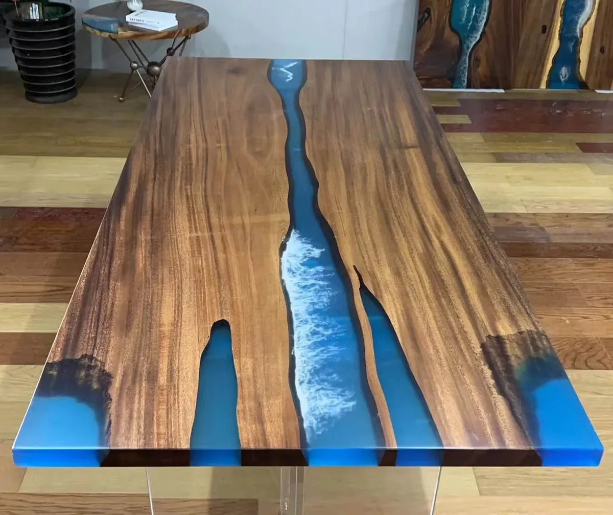 Plateau de table rivière Huveaune, résine bleue — ATELIER RIVIÈRE, fabrication à la commande