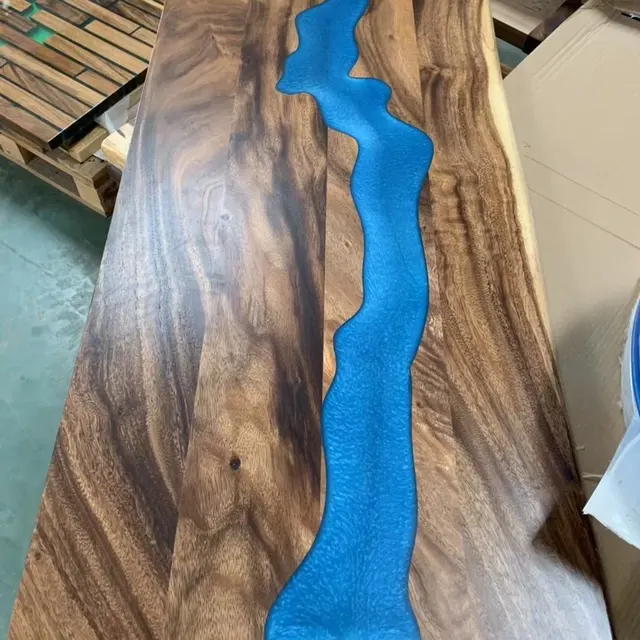 Plateau de table rivière Laïta, résine bleue — plateaux epoxy