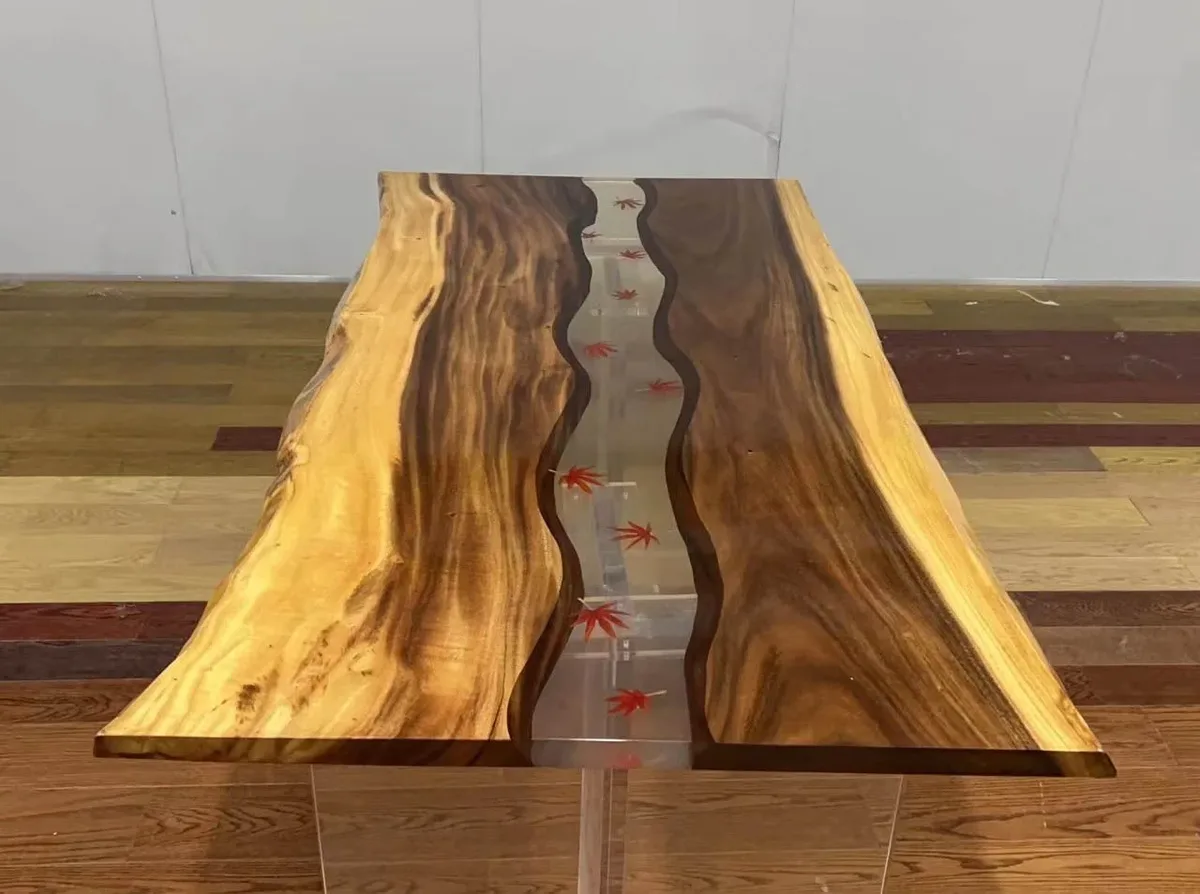 Plateau de table rivière Lanterne, résine transparente — ATELIER RIVIÈRE, fabrication à la commande