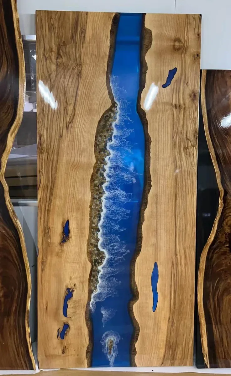 Plateau de table rivière Mayenne, résine bleue — ATELIER RIVIÈRE, fabrication à la commande