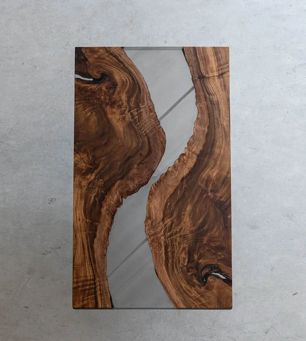 Plateau de table rivière Ornain, résine transparente — ATELIER RIVIÈRE, fabrication à la commande