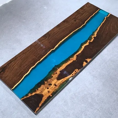 Plateau de table rivière Orne, résine bleue — plateaux epoxy