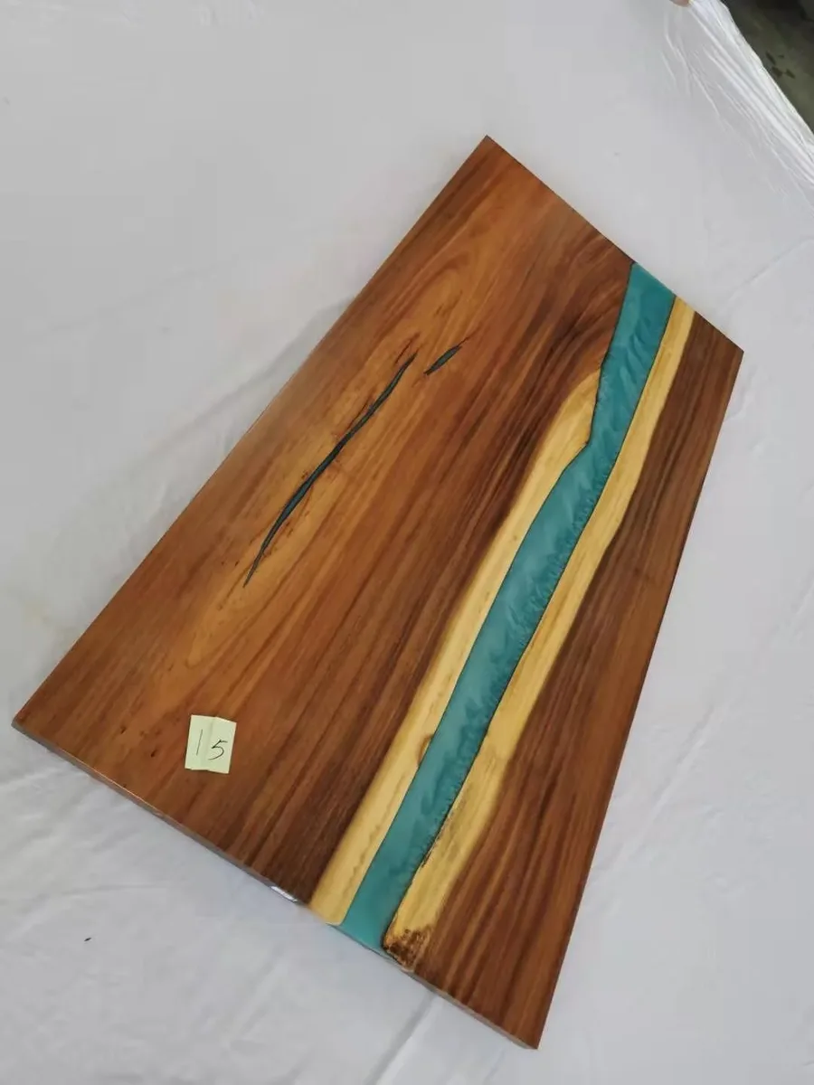 Plateau de table rivière Oust, résine verte — ATELIER RIVIÈRE, fabrication à la commande
