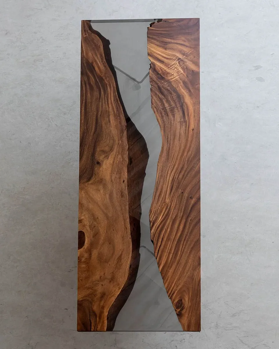 Plateau de table rivière Ouvèze, résine transparente — ATELIER RIVIÈRE, fabrication à la commande