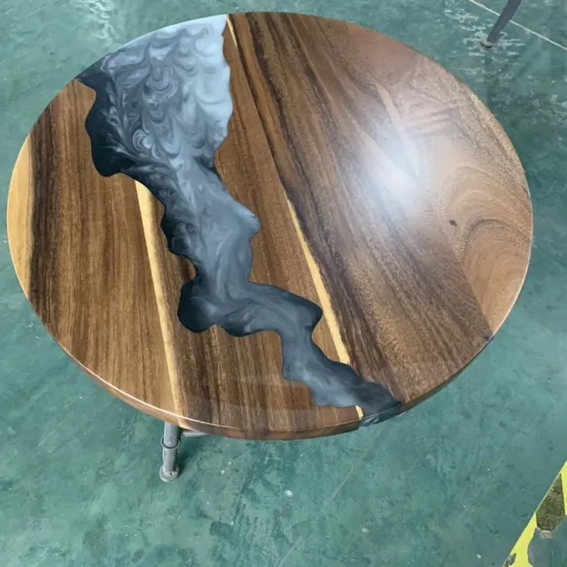 Plateau de table rivière rond Thur, résine noire — plateaux epoxy