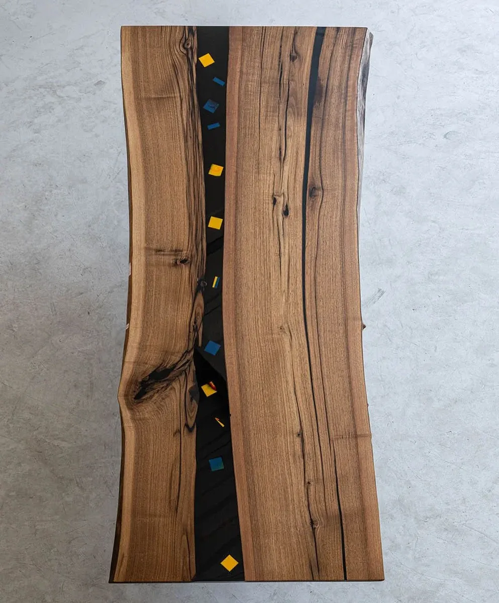 Plateau de table rivière Roubion, résine noire — ATELIER RIVIÈRE, fabrication à la commande