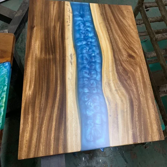 Plateau de table rivière Sarthe, résine bleue — ATELIER RIVIÈRE, fabrication à la commande