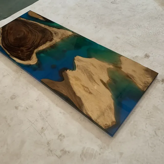 Plateau de table rivière Seille, résine bleue — plateaux epoxy