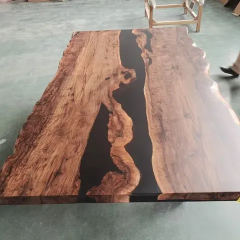Plateau de table rivière Seugne, résine noire — plateaux epoxy