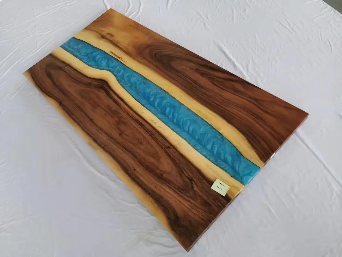 Plateau de table rivière Somme, résine bleue — ATELIER RIVIÈRE, fabrication à la commande
