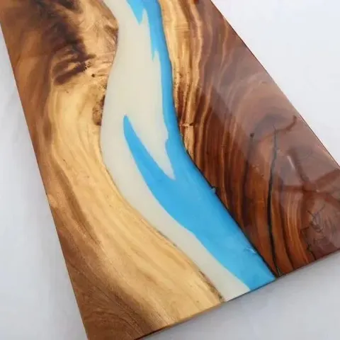 Plateau de table rivière Thouet, résine bleue — plateaux epoxy