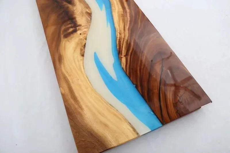 Plateau de table rivière Thouet, résine bleue — ATELIER RIVIÈRE, fabrication à la commande