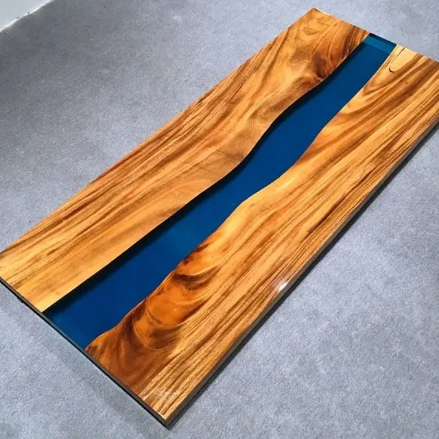 Plateau de table rivière Trieux, résine bleue — plateaux epoxy