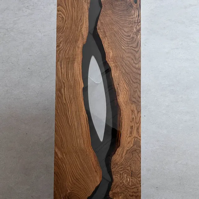 Plateau de table rivière Valserine, résine noire — plateaux epoxy