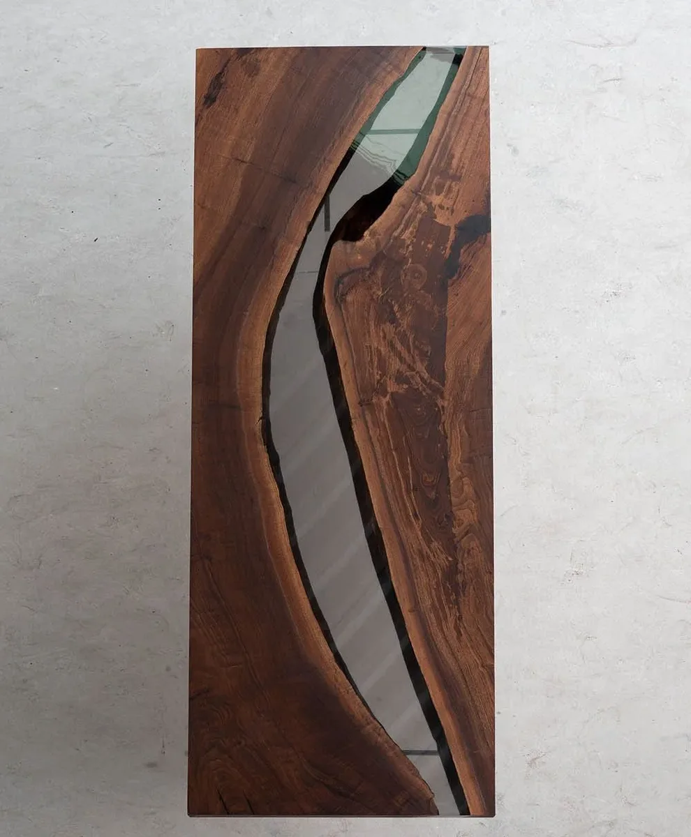 Plateau de table rivière Verdon, résine transparente — ATELIER RIVIÈRE, fabrication à la commande