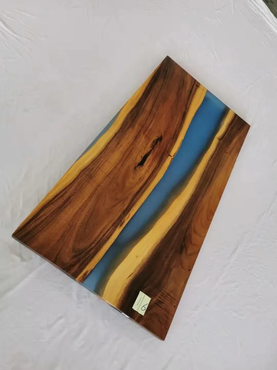 Plateau de table rivière Vilaine, résine bleue — ATELIER RIVIÈRE, fabrication à la commande
