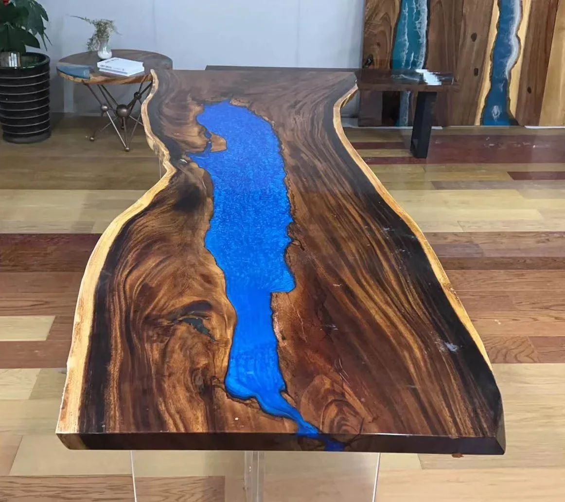 Plateau de table rivière Vire, résine bleue — ATELIER RIVIÈRE, fabrication à la commande