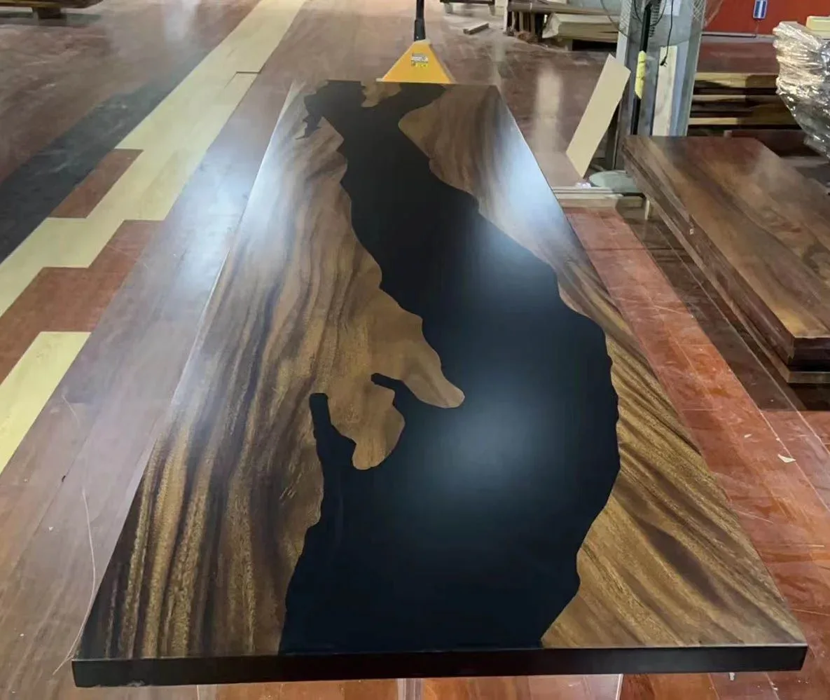 Plateau de table rivière Yèvre, résine noire — ATELIER RIVIÈRE, fabrication à la commande