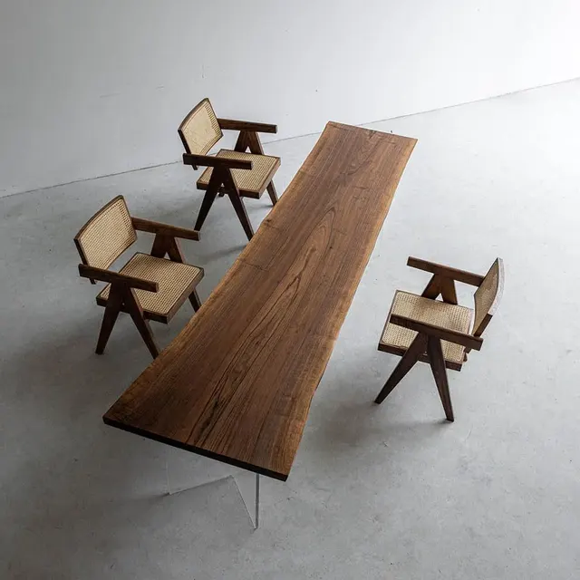 Table à manger en bois massif Adour teinte noyer — tables à manger en bois massif
