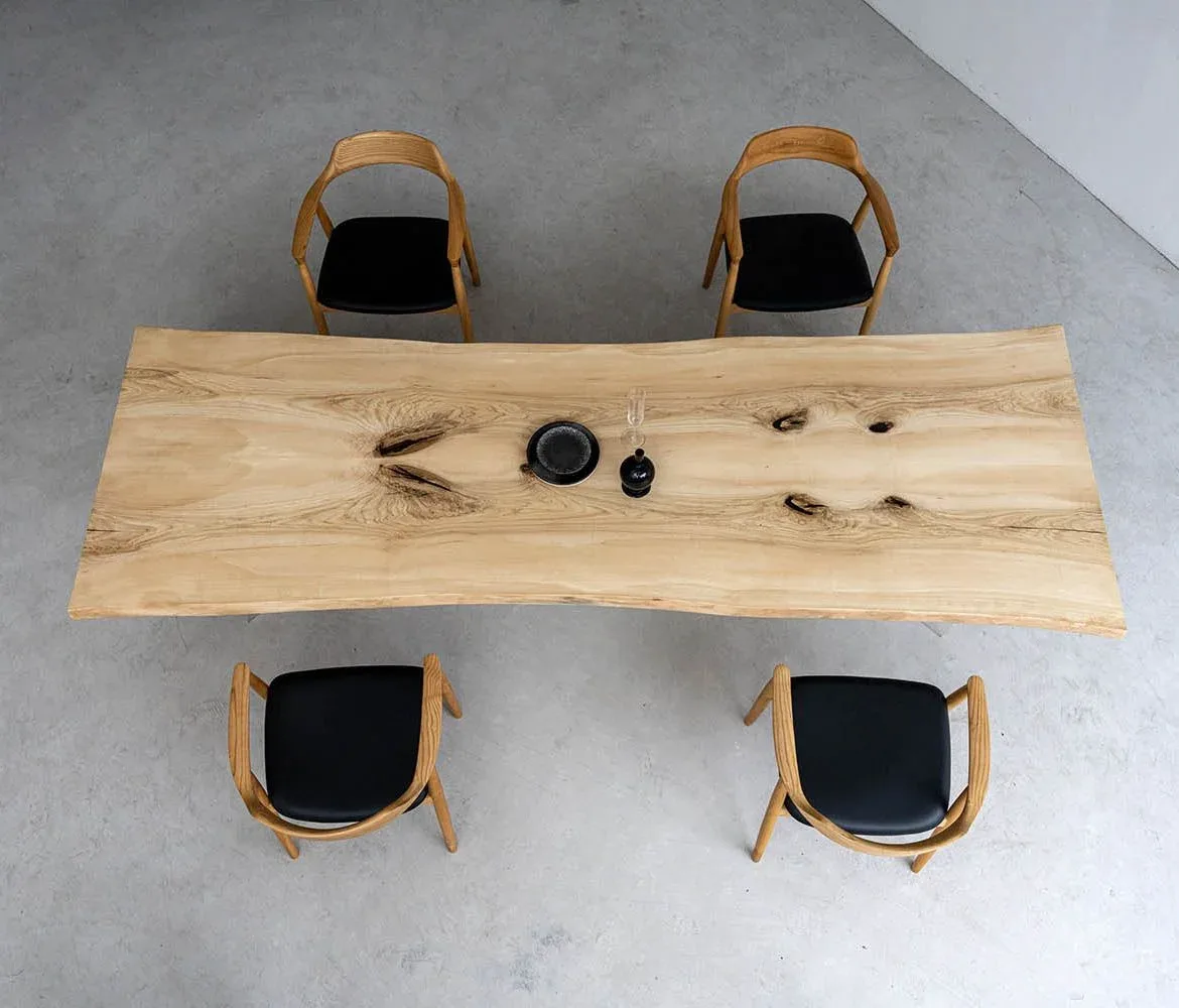 Table à manger en bois massif Ance teinte chêne — ATELIER RIVIÈRE, fabrication à la commande