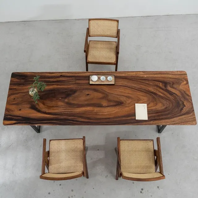 Table à manger en bois massif Arc — tables à manger en bois massif