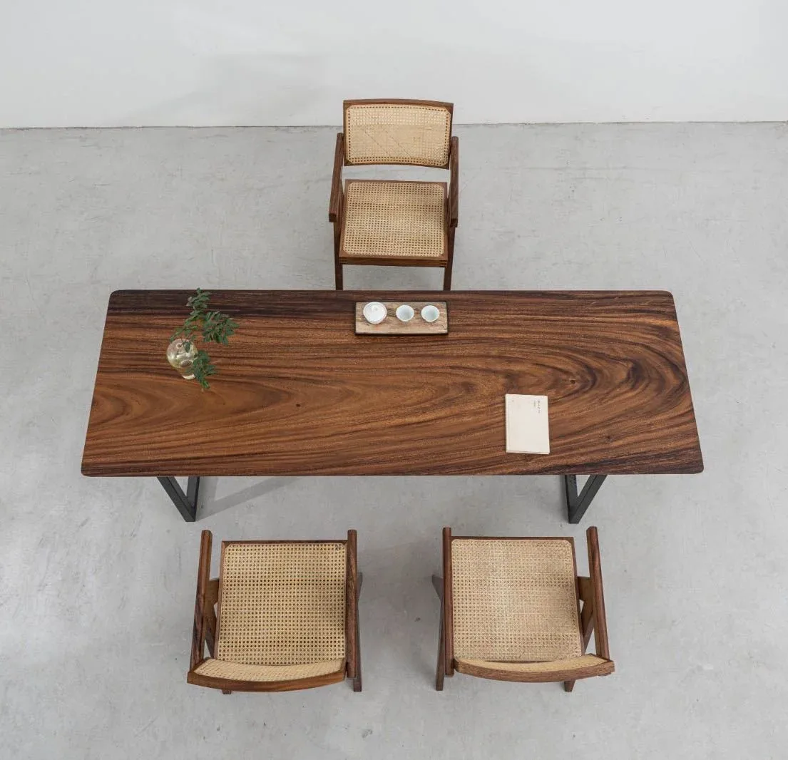 Table à manger en bois massif Arc, vue 2 sur 2